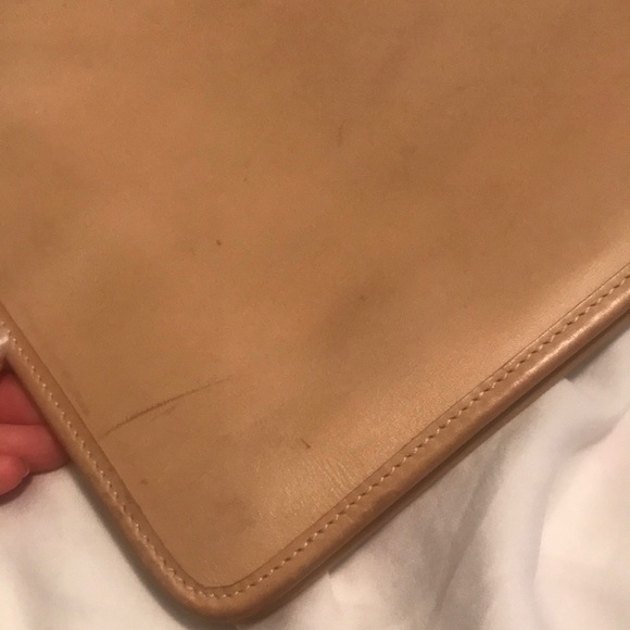 Authentic Gucci leather bag. Beige with gold hardware. - Picture 9 of 17